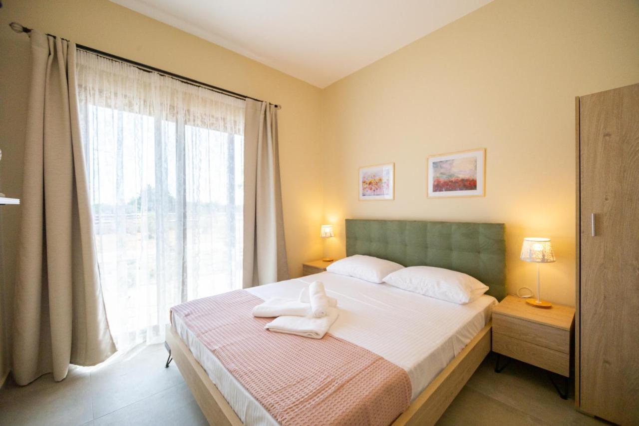 Varkes Suites 1 Неа-Потідея Екстер'єр фото